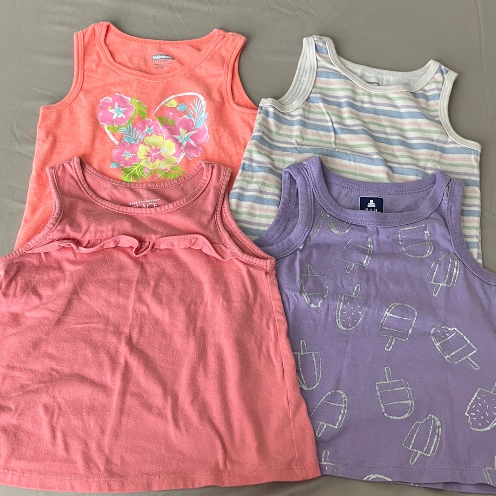 🌸 3/$15 Bundle of tank tops (3T)